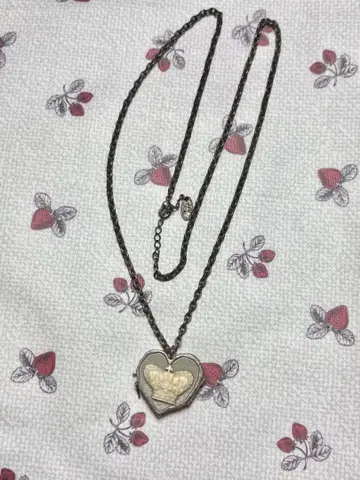 제인 마플 하트 크라운 로켓 펜던트