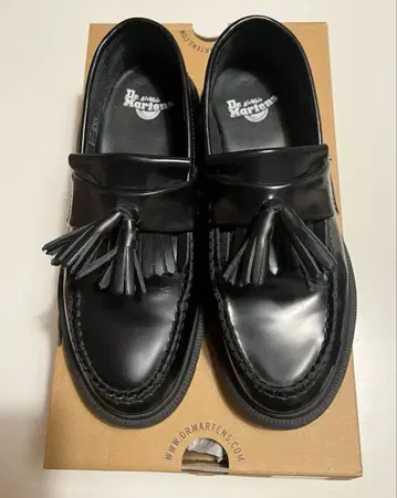 닥터 마틴 블랙 가죽 태슬 로퍼