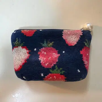 [ 완판템 ] 딸기 무늬 파우치 Loverary by Feiler