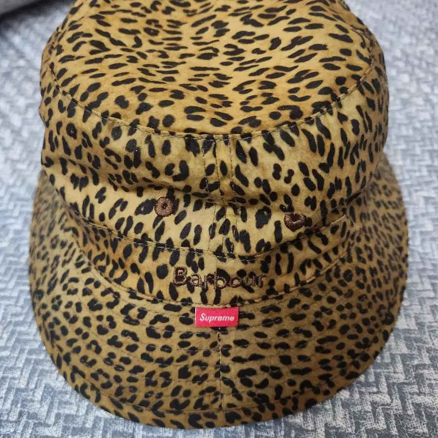 New Product] Supreme x Barbour Waxed Cotton Camp Cap Leopard