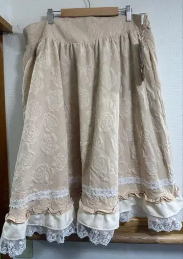 새상품 아이노 에리 마농 로즈 자카드 스커트 4L 시마무라