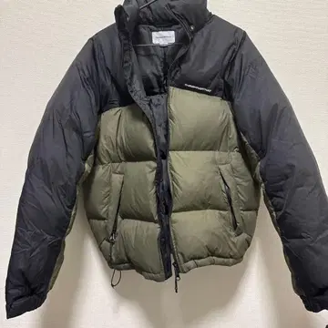 thisisneverthat 다운 자켓 후드 부착 블랙/올리브