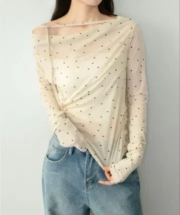 [ on:nue ] 시어 도트 오프숄더 컷앤소 아이보리
