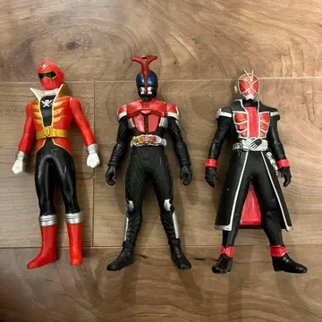 가면라이더 카부토, 위자드, 고카이저 피규어 3체 세트