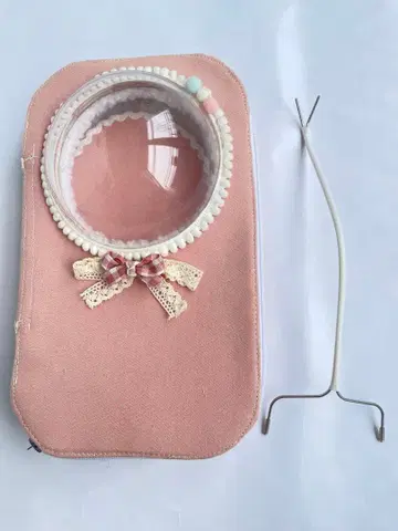 브라이스용 핑크 보관 케이스와 스탠드