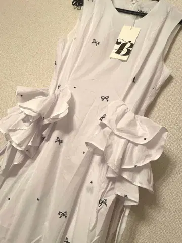 Bibiy. ELODIE FRILL DRESS 화이트