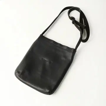 아네스베 가죽 숄더백