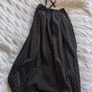 ichi 다크 그레이 도트 무늬 플레어 스커트
