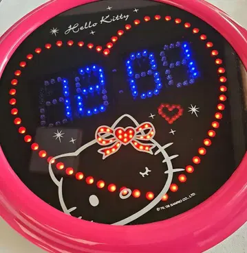 헬로키티 빛나는 벽시계 LED