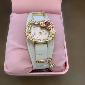 산리오 헬로키티 새상품 럭셔리 손목시계