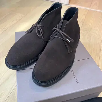 J.M. Weston 7D 브라운 스웨이드 처카 부츠