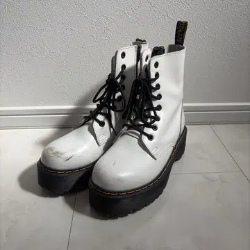 닥터마틴 화이트 가죽 통굽 하이컷 부츠