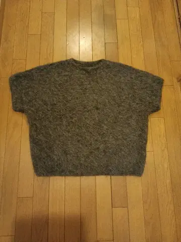 밀라 오버 그레이 반팔 니트