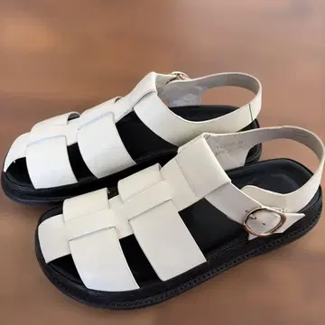 VINILO 비니로 구르카 샌들 38 24cm