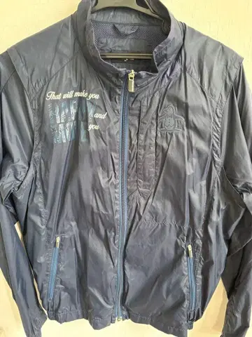 먼싱웨어 윈드브레이커