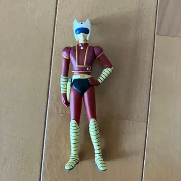 카부토 코지 액션 피규어 빨간색과 옐로우 컬러 헬멧 포함