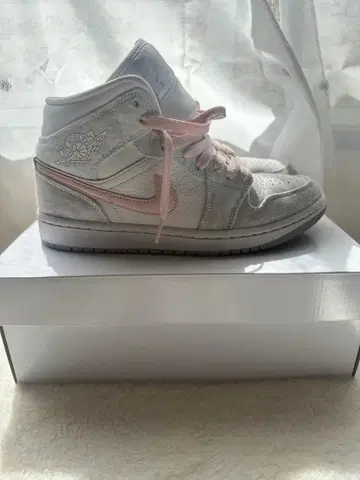 조던 1 미드 SE 라이트 올