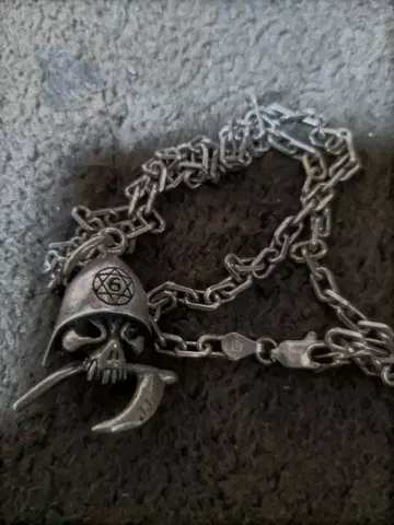 스컬과 낫의 고딕 목걸이