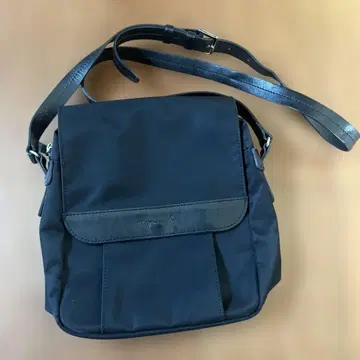 agnes b. 블랙 숄더백 에네스베 사코슈