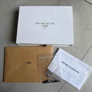 BTS SUGA 기타 피크 목걸이 (블랙)