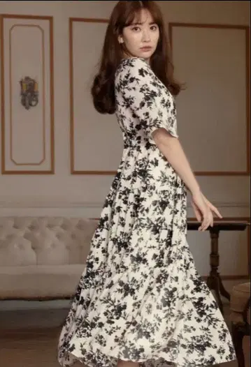 herliptoMonotoneFloral Slit Sleeve Dress