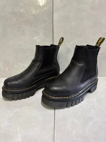 닥터마틴 첼시 부츠 통굽 사이드 고어