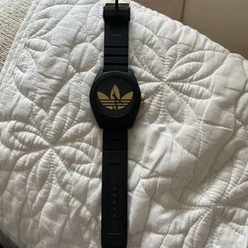 adidas 블랙 고무 벨트 시계