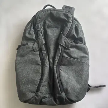 다크 그레이 백팩