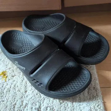 Danner 블랙 샌들