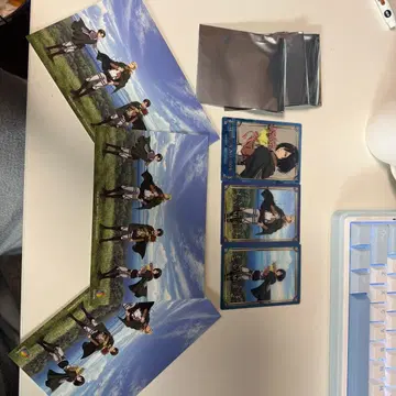 미카사 2종류, 엘빈 1종류, 4명 사진 3장