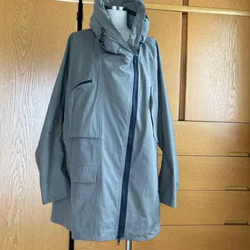 카키색 후드 부착 캐주얼 코트