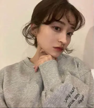 Bibiy. 크롭 트레이닝복 맨투맨