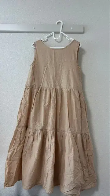 continuer de NICE CLAUP 슬리브리스 원피스