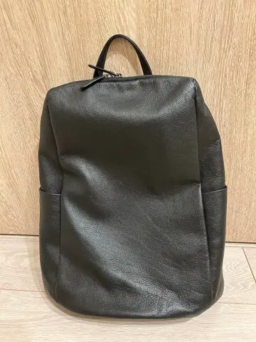 ear 블랙 가죽 백팩