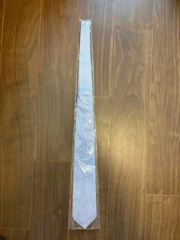 agnes b. 스카이블루 체크 무늬 넥타이