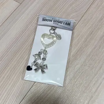 IVE SHOW WHAT I AM 굿즈 키체인