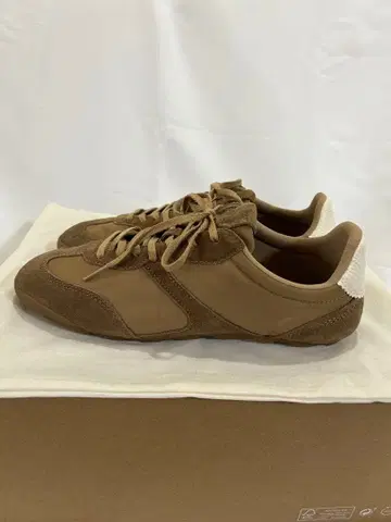 자라 스니커즈