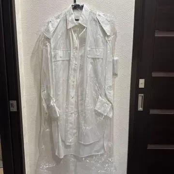 INSCRIRE 아노클레어 버튼 부착 셔츠 사이드 슬릿