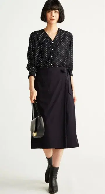 23구 소프트 플레인 스트레치 스커트 네이비