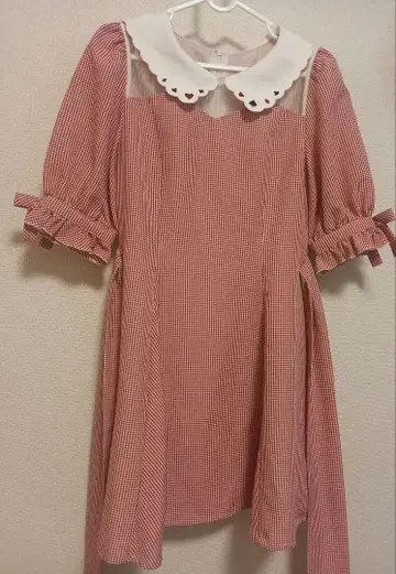 빨간색과 화이트 체크 무늬 반팔 원피스 시크릿허니