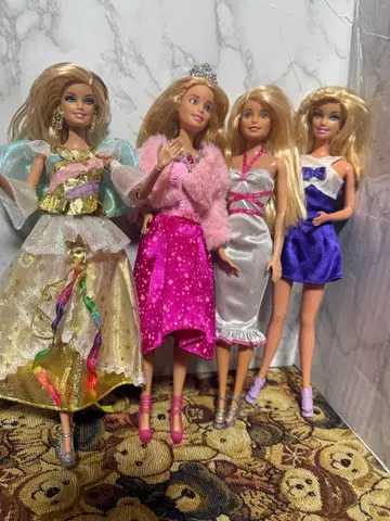 바비 인형 4체 세트 다채로운 의상