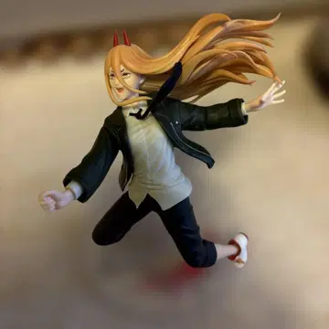 액션 피규어 붉은 뿔 금발 슈에이샤 후지모토 타츠키