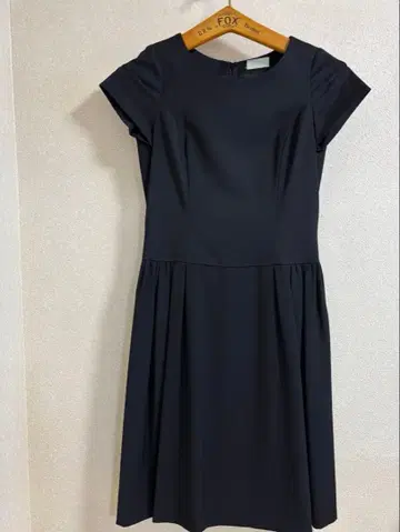 블랙 무릎 기장 프렌치 슬리브 원피스