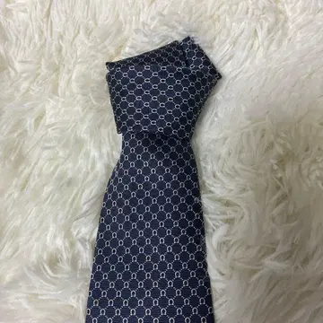 [새상품급] 살바토레 페라가모 네이비 총무늬 넥타이
