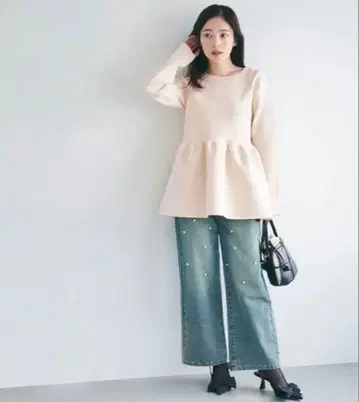 완판템 [ 새상품 ] 스폰디쉬 니트 플레어 상의 L