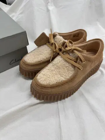 [ CLARKS ] 클락스 레어 토힐 루비 26179114