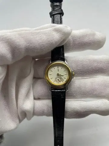 TRUSSARDI 트루사르디 손목시계 스몰 세컨드 TR-7508