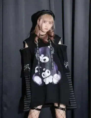 노에미 쿠로미 레이어드 스타일 후드티