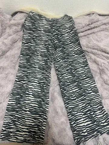 H&M 디바이디드 제브라 패턴 플레어 팬츠 S 올 패턴 스트릿