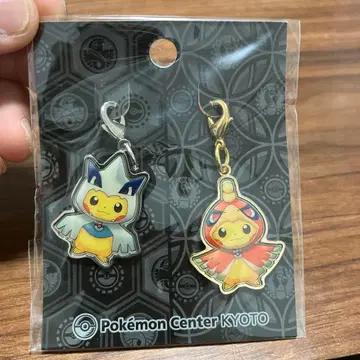 칠색조&칠기라스 판초의 피카츄 메탈 참 세트